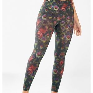 NWT FABLETICS PEACOCK PRINT LEGGINGS